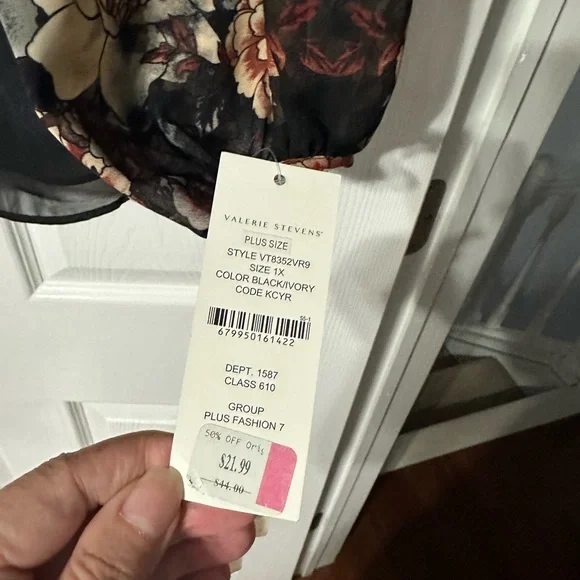 NWT Valerie Stevens Plus Floral Blouse - Picture 15 of 16